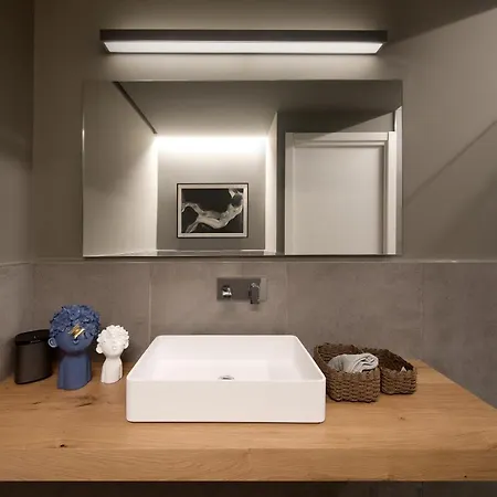 Apartment Casa Da Gio', Incantevole, Nel Cuore Di Alba, Con Posto Auto Gratuito.